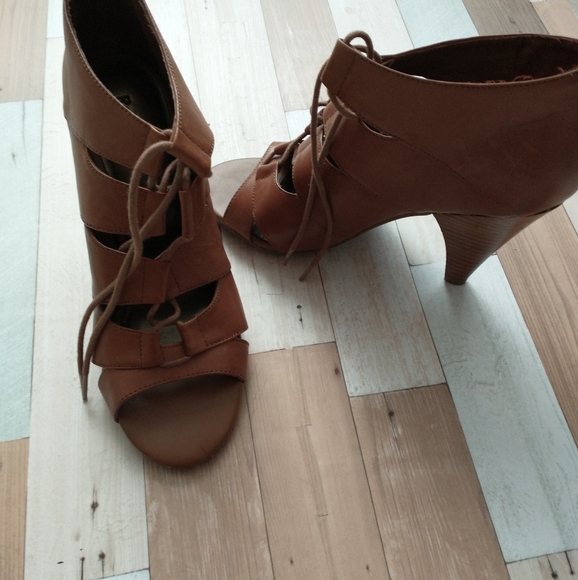 Women's Reba lace up peep toe booties - Picture 2 of 6